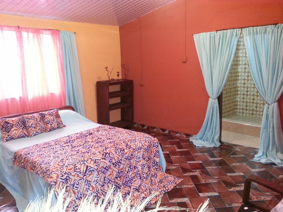 Hotel Golden Lilies Kokrobite Exterior foto