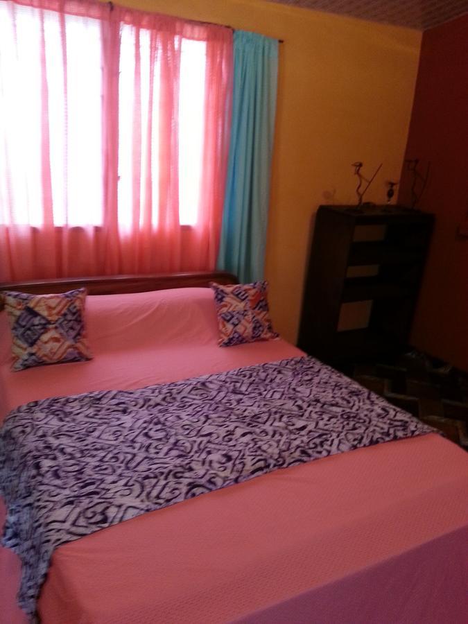 Hotel Golden Lilies Kokrobite Exterior foto