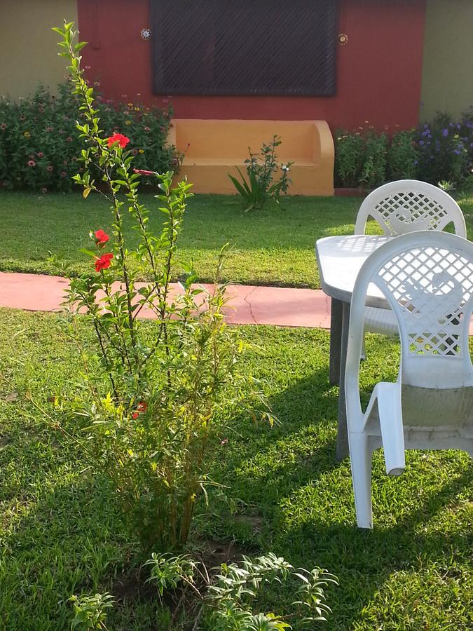 Hotel Golden Lilies Kokrobite Exterior foto