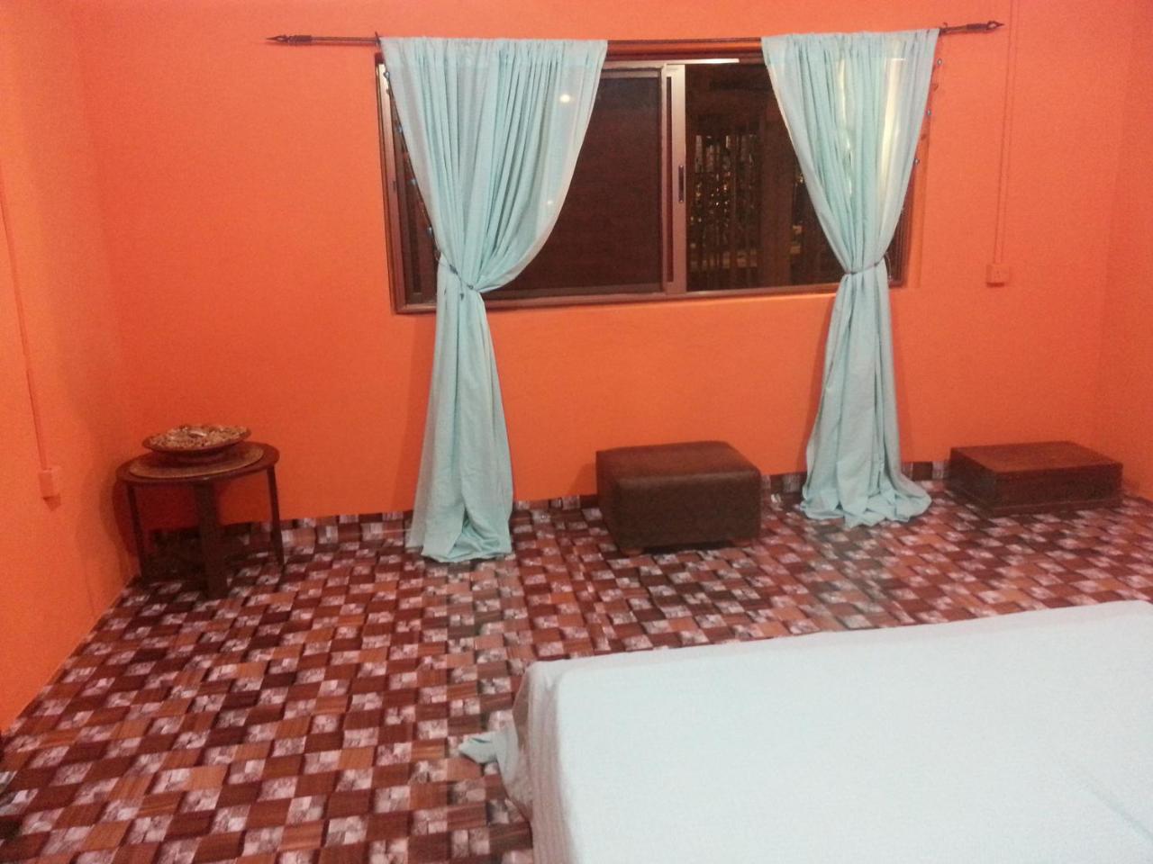 Hotel Golden Lilies Kokrobite Exterior foto