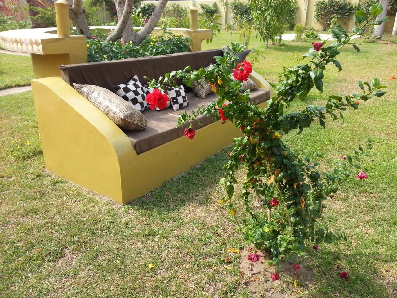 Hotel Golden Lilies Kokrobite Exterior foto