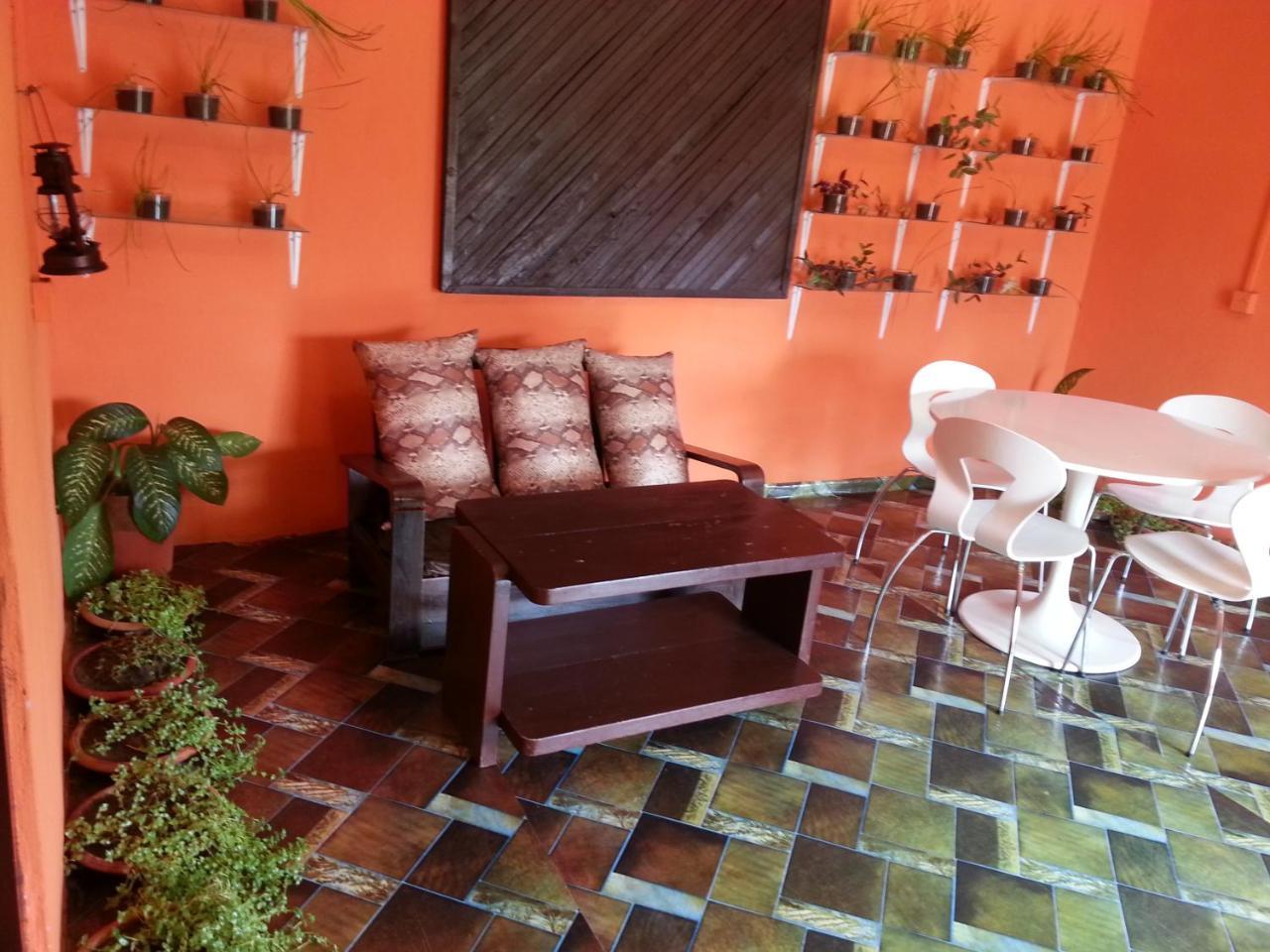 Hotel Golden Lilies Kokrobite Exterior foto