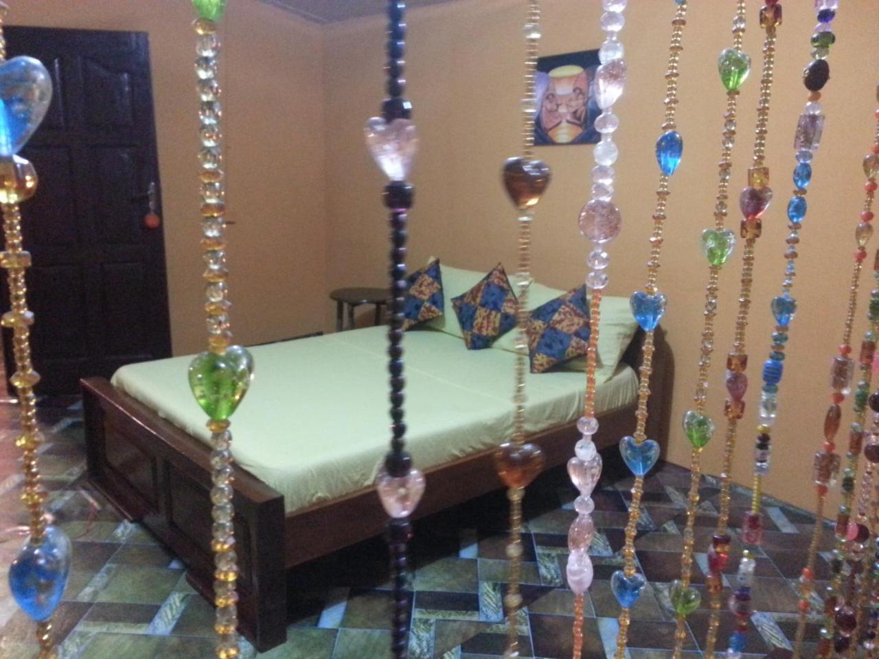 Hotel Golden Lilies Kokrobite Exterior foto