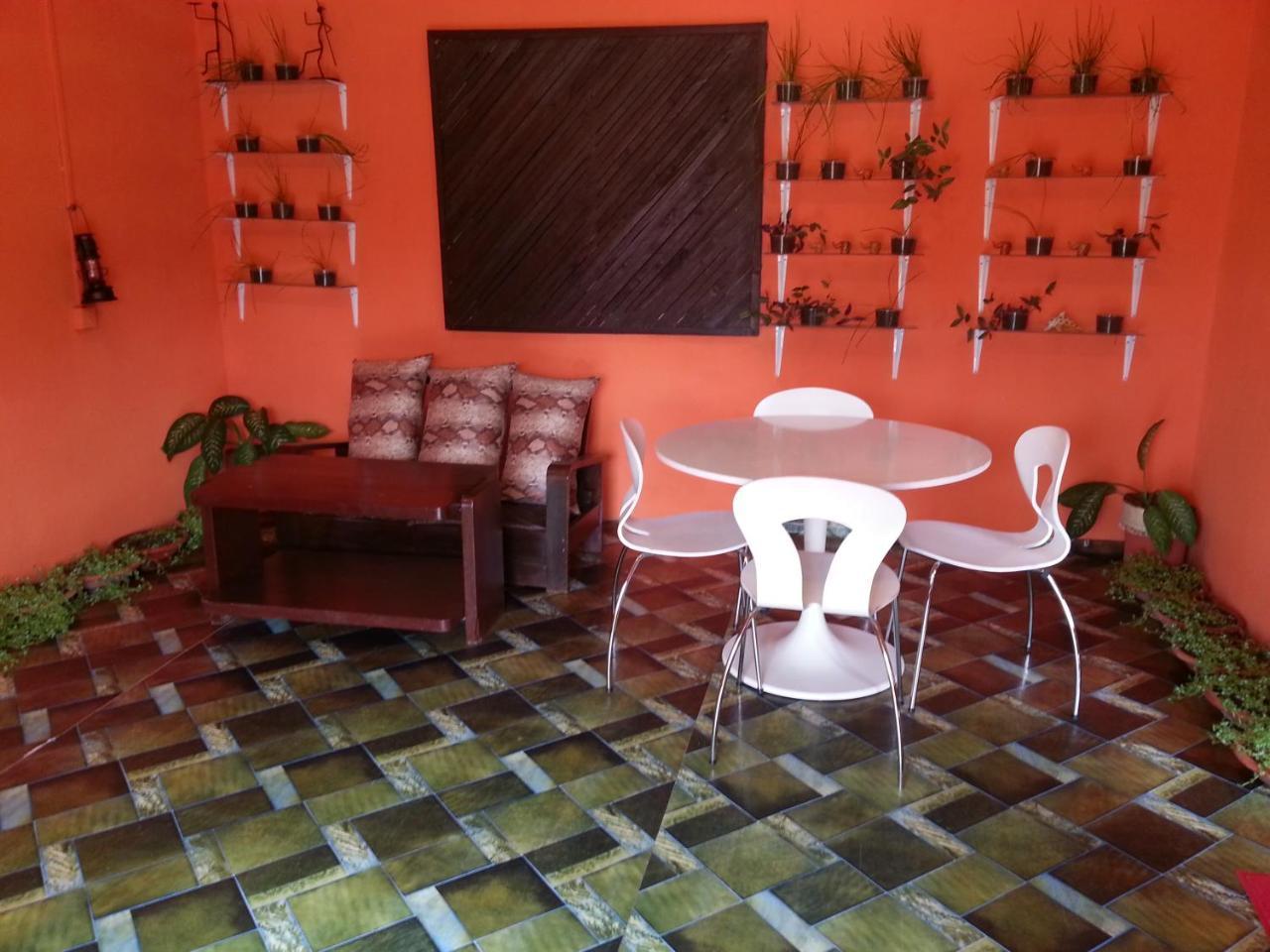 Hotel Golden Lilies Kokrobite Exterior foto