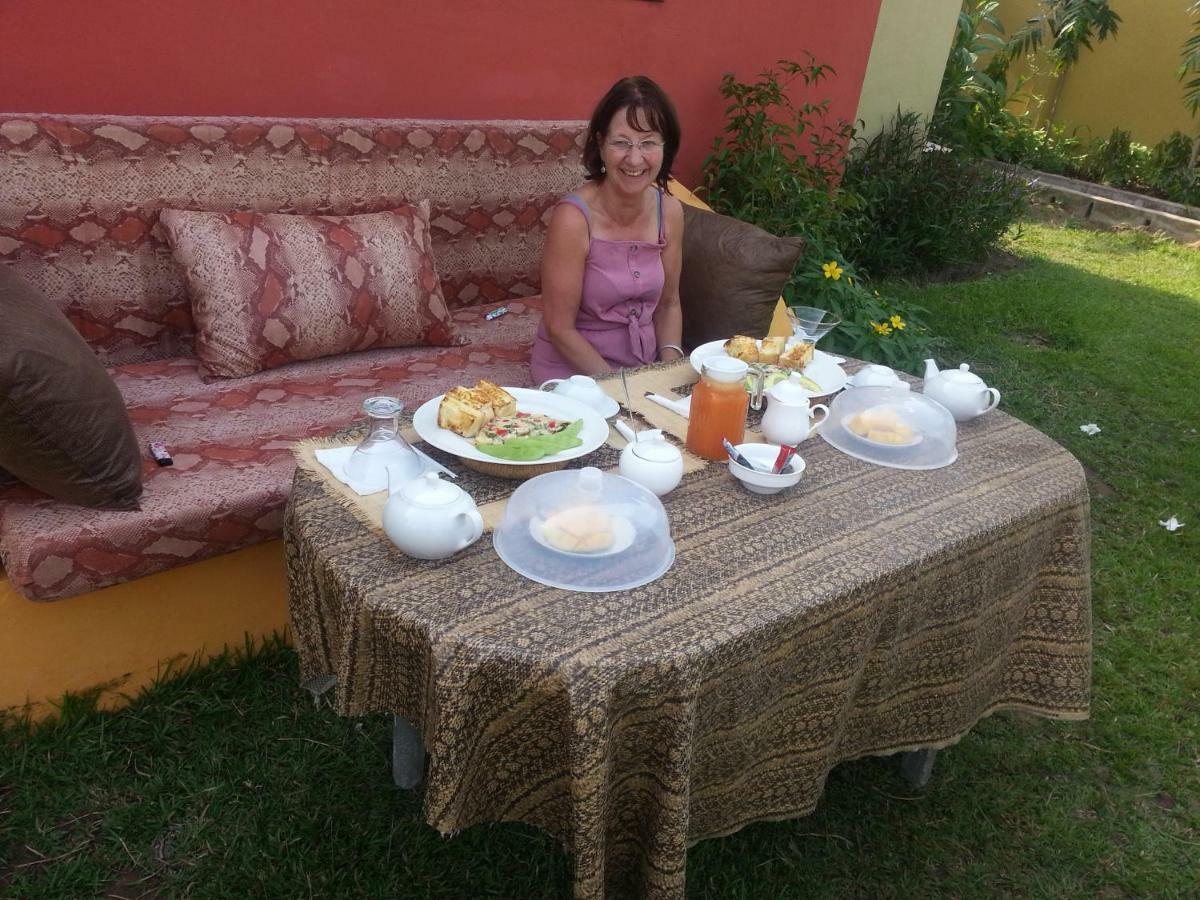 Hotel Golden Lilies Kokrobite Exterior foto
