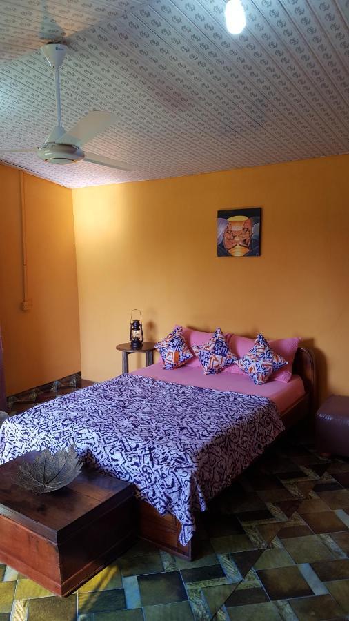 Hotel Golden Lilies Kokrobite Exterior foto